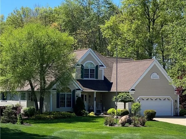 312 Shadow Creek Dr, Cuyahoga Falls, OH 44223