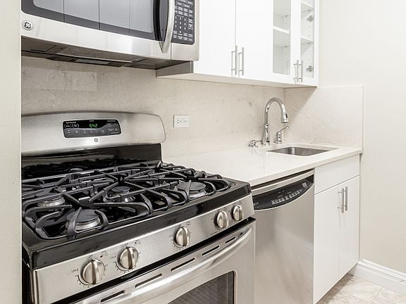 4th image of 30 W 63rd St APT 7A