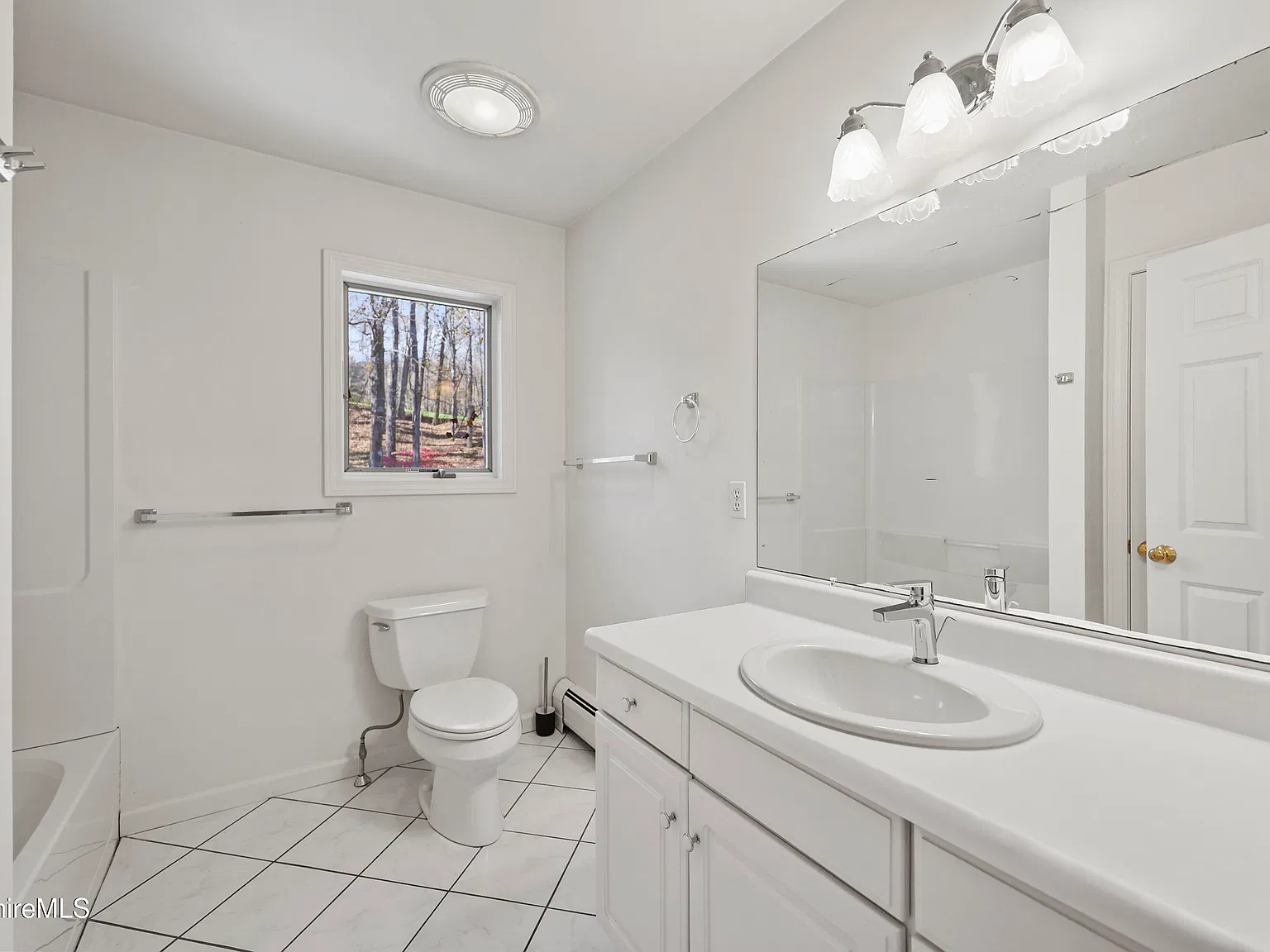 4 bed, 2.5 bath, 2014 sqft, $4,500 — Photo 4