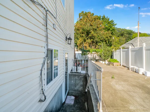 23 Deirdre Court image 16 of 25