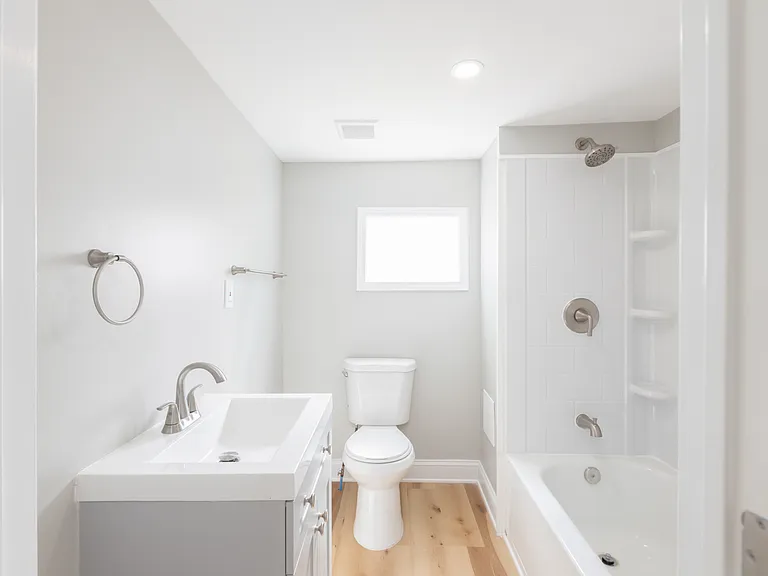 141 Hall St — Photo 12