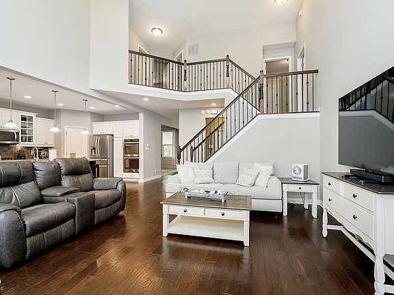 4th image of 3587 Snowdon Dr