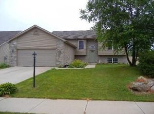 196 Spring View Dr, Porter, IN 46304