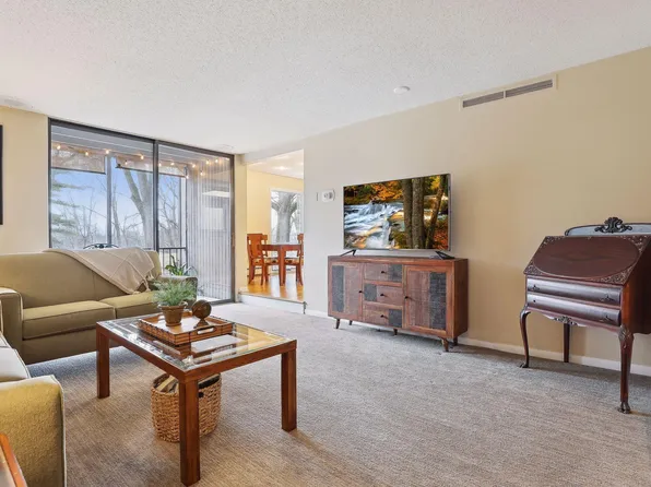 6075 Lincoln Dr APT 111, Edina, MN 55436
