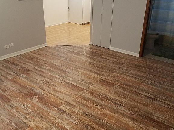 2nd image of 3S538 Elizabeth Ave