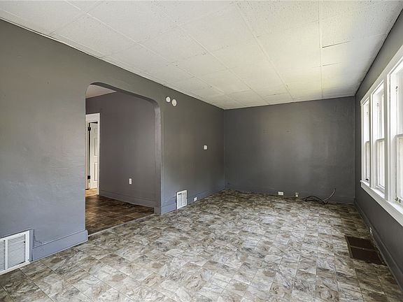 2nd image of 67 Berlin St