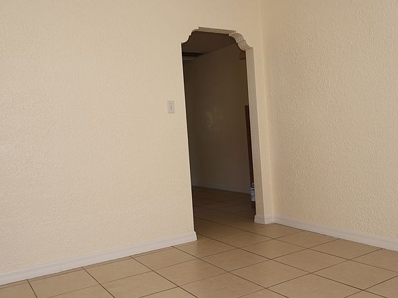 5th image of 2411 W Lemon St APT B