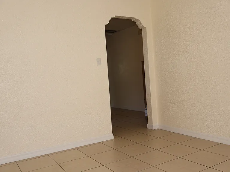 2411 W Lemon St #B — Photo 5