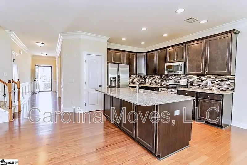 1st image of 4 Cedarhill Ct