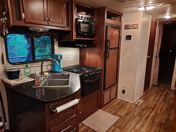 5th image of 34 Cedar Dr