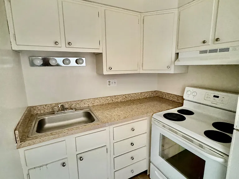 983 Parkside Pl #A4 — Photo 6