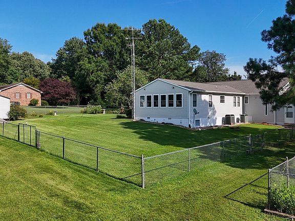 5th image of 113 Green Acres Dr