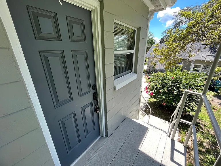 1319 1/2 Oregon St — Photo 2