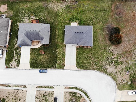3rd image of 107 Emily Ln