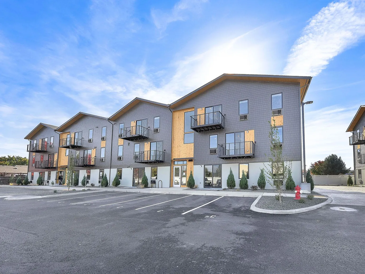 Veazey Park Apartments — Photo 3
