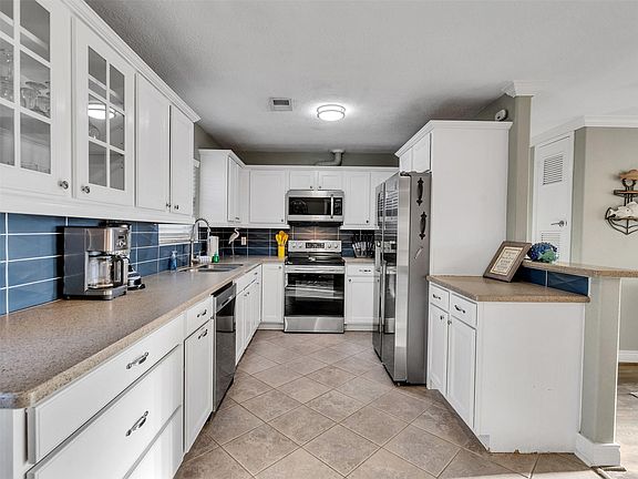 3rd image of 2606 Pine Street