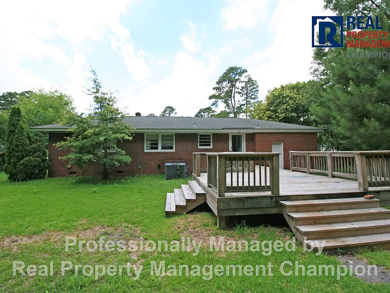 214 Huntington Rd — Photo 18