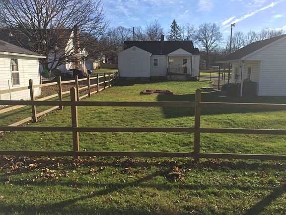 Fenced in back yard 