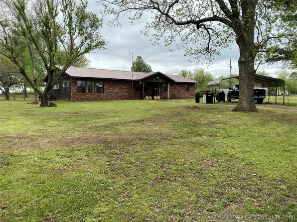 40 Stanley St, Okemah, OK 74859