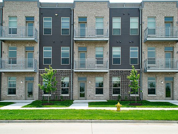 2nd image of 430 SE Laurel St #2B-2Ba-984Sqft