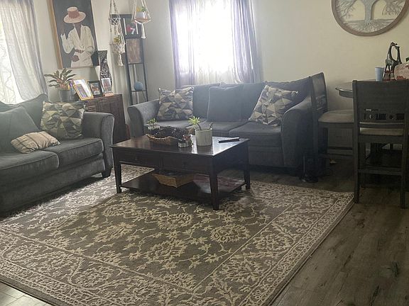 4th image of 572 Hyde Park Pl #1