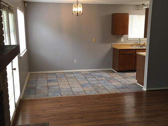 4th image of 3327 Stoney Country