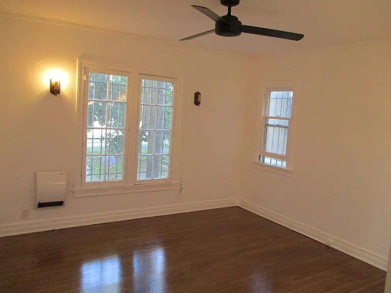 1086 88 Redondo Boulevard 5265 Edgewood Pl — Photo 23