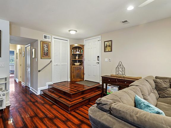 2nd image of 3909 El Soneta Pl #B