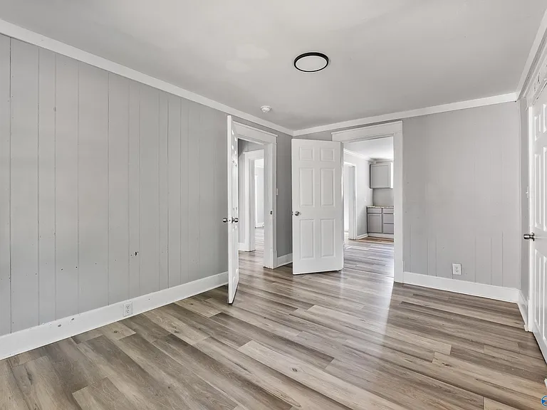 109 5th Ave NW — Photo 16