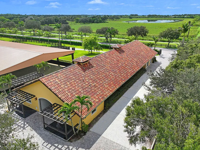 4985 Stables Way — Photo 15