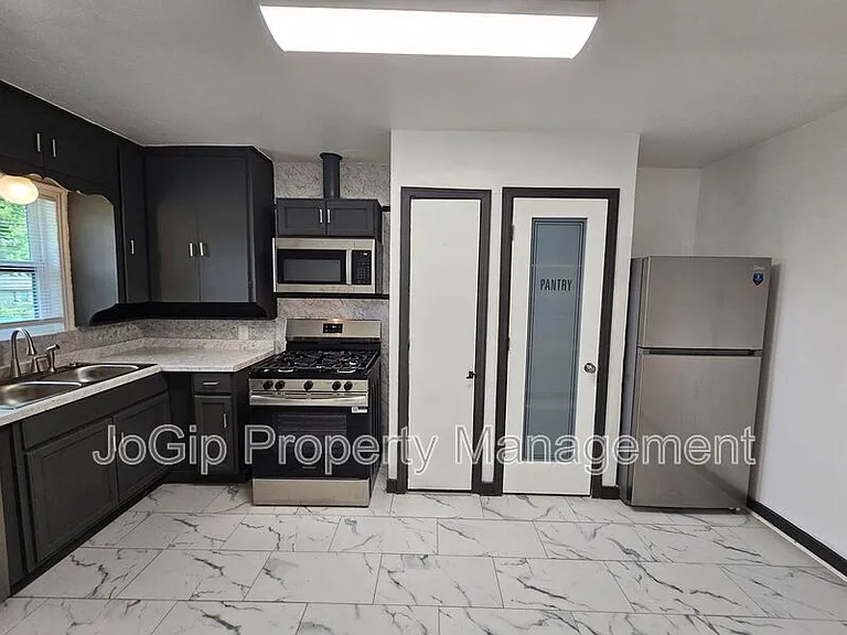 2023 E Illinois Ave — Photo 20