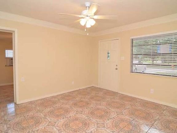 4th image of 4512 Tarpon Dr