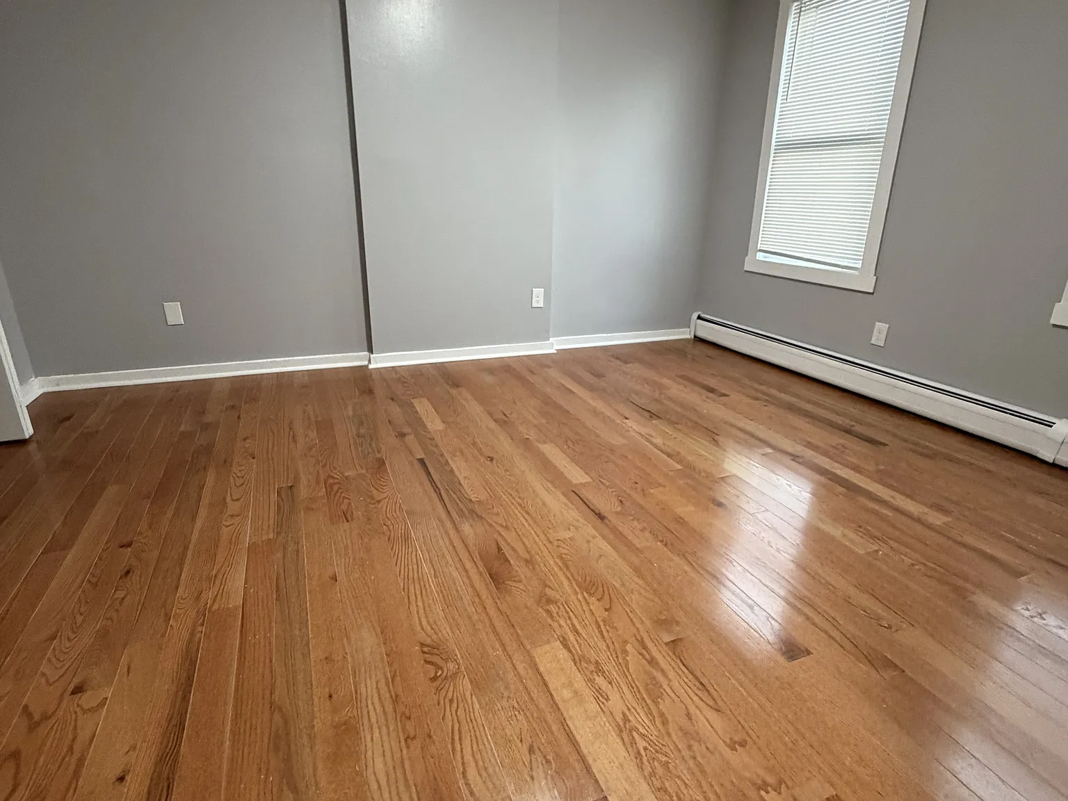 3 bed, 800 sqft, $2,100 — Photo 2