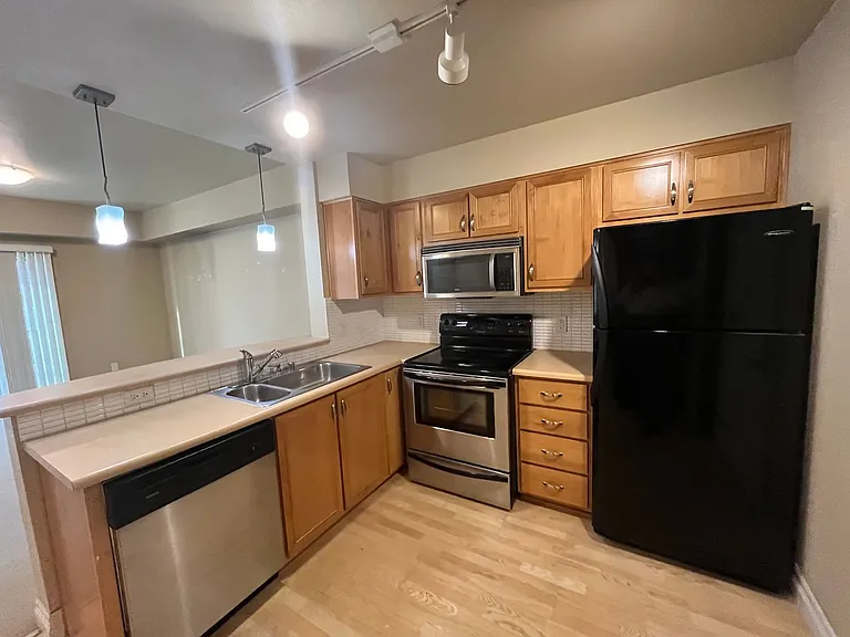 910 Harris Ave #408 — Photo 4