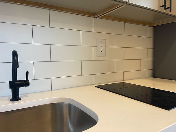 4th image of 543 E 5th St APT 12