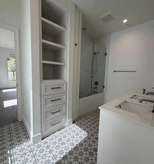 15122 Morrison St — Photo 16
