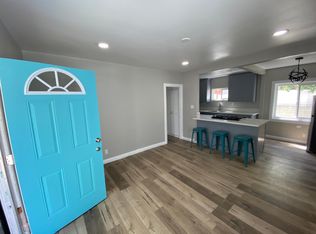 3568 E 56th St #B, Maywood, CA 90270