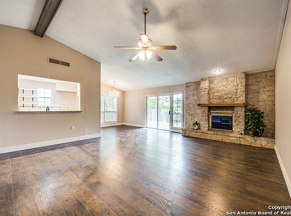 4th image of 7855 Grass Hollow St
