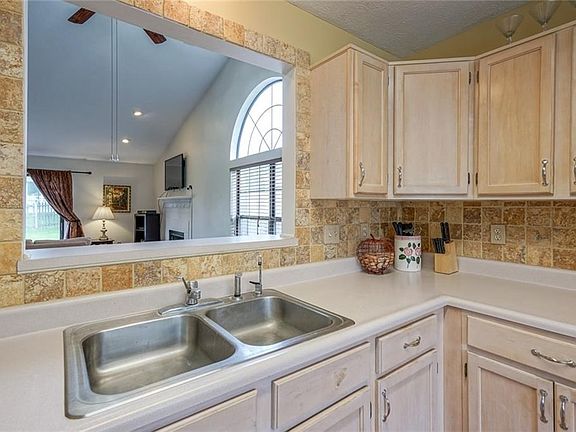 5th image of 12328 Winding Creek Cir