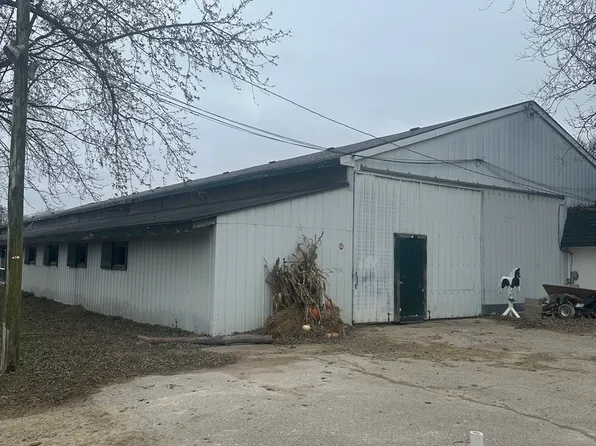 28044 W Roberts Rd, Barrington, IL 60010