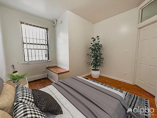 3rd image of 332 E 95th St APT 1C