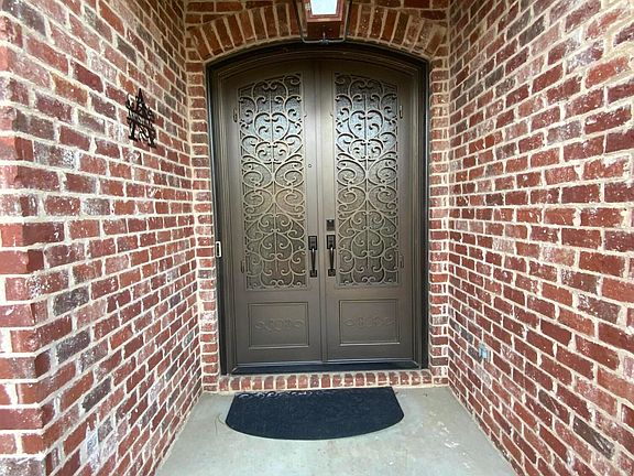 3rd image of 785 Creston Dr