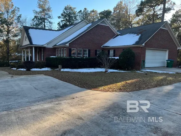 1746 Woodridge Dr, Atmore, AL 36502
