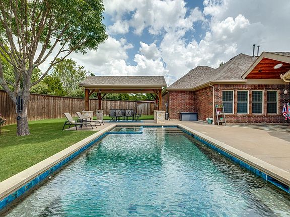 2nd image of 15788 Willowbrook Ln