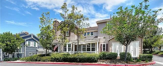 3 bed, 2.5 bath, 1736 sqft, $4,350 — Photo 3