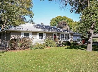 4620 110th St W, Bloomington, MN 55437