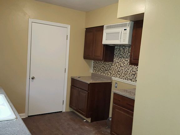 5th image of 2001 Oakhurst Dr