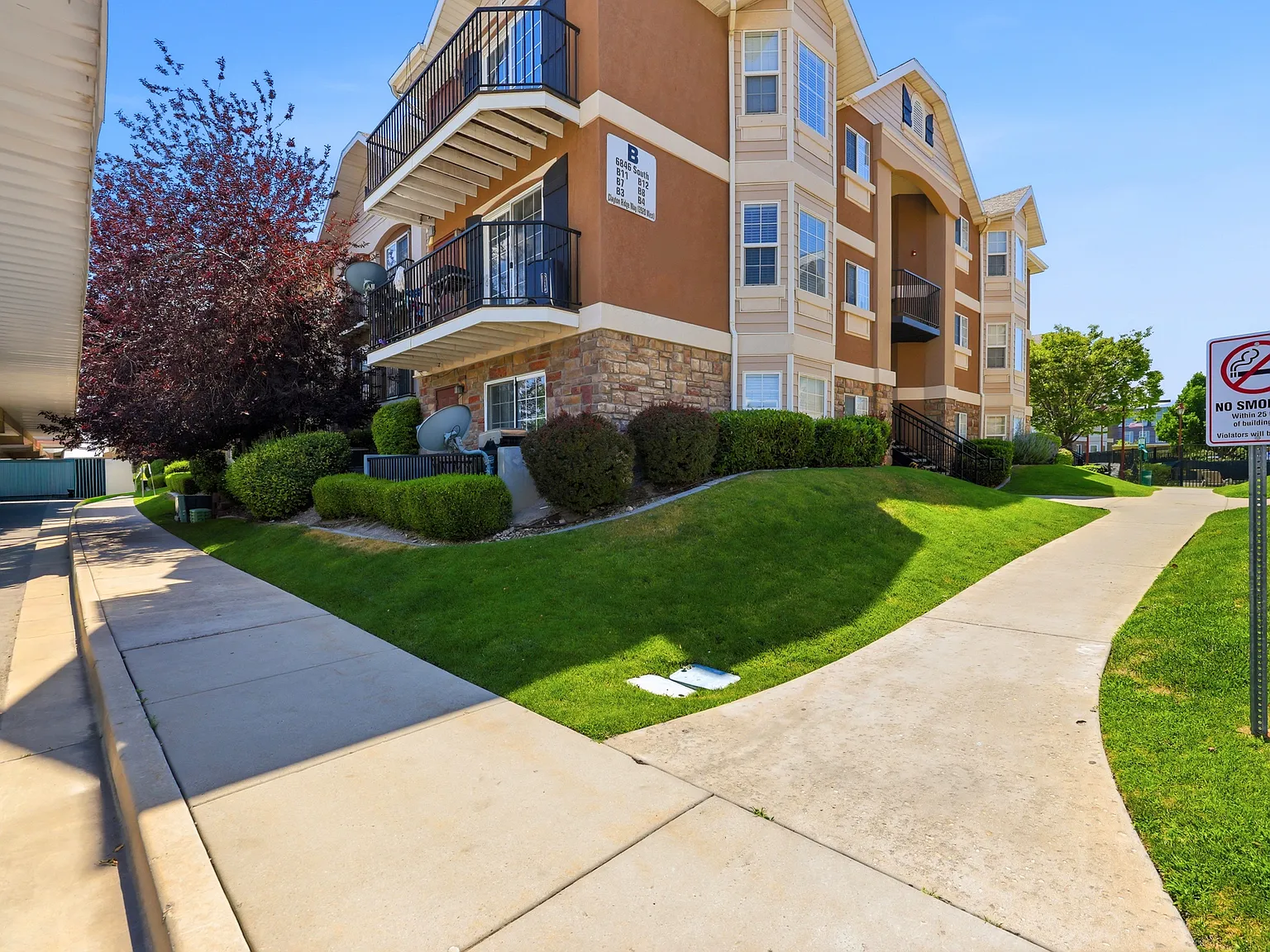 3 bed, 1182 sqft, $2,100 — Photo 2