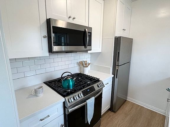 2nd image of 1400 Fremont Ave APT 17