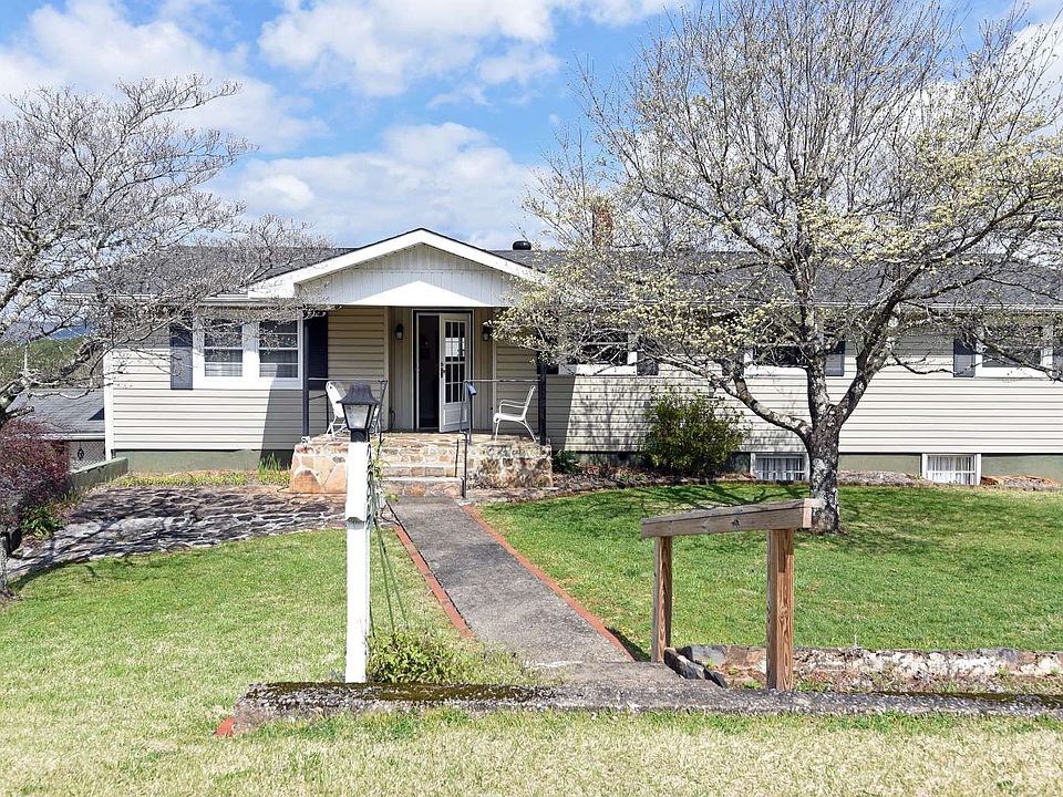 1st image of 284 College St